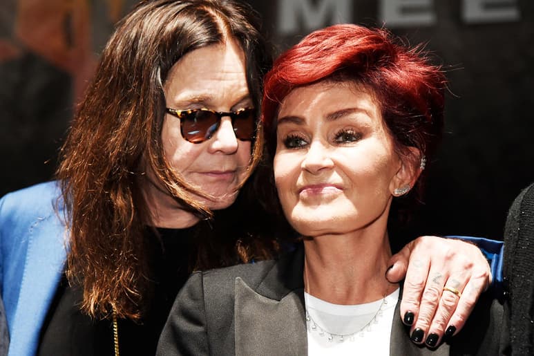 La presentadora de televisión Sharon Osbourne, de 68 años, anunció que dio positivo a la prueba de COVID-19. (ESPECIAL)