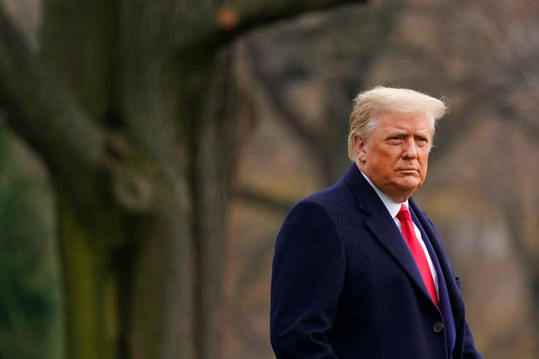 Casi un mes y medio ha tardado McConnell en admitir el triunfo de Biden en los comicios del pasado 3 de noviembre; un período en el que ha permanecido en silencio en una postura que resultaba difícil de defender por más tiempo después de que el Colegio Electoral del país refrendara el lunes la victoria del demócrata. (AGENCIAS)