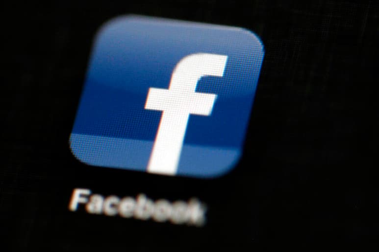 Facebook anunció este martes que a partir del miércoles volverá a aceptar anuncios de contenido político en el estado de Georgia (EUA), levantando así parcialmente el veto a este tipo de propaganda que mantenía en pie desde las elecciones presidenciales del 3 de noviembre. (AGENCIAS)