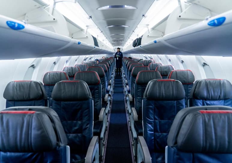 La pasajera estuvo actualizando a los internautas durante el vuelo. (INTERNET)