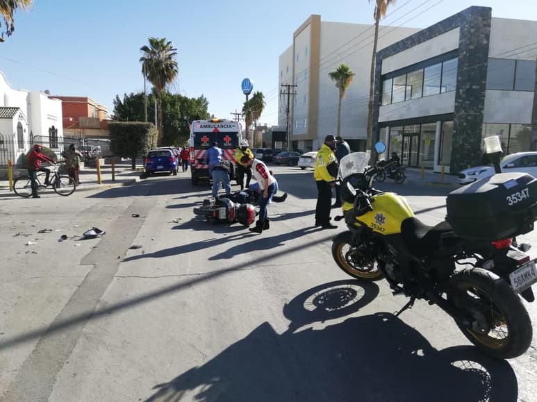 El accidente ocurrió cerca de las 10:30 de la mañana de este miércoles en el cruce de la avenida Allende y calle García Carrillo, a una cuadra del hospital del ISSSTE.
(EL SIGLO DE TORREÓN)
