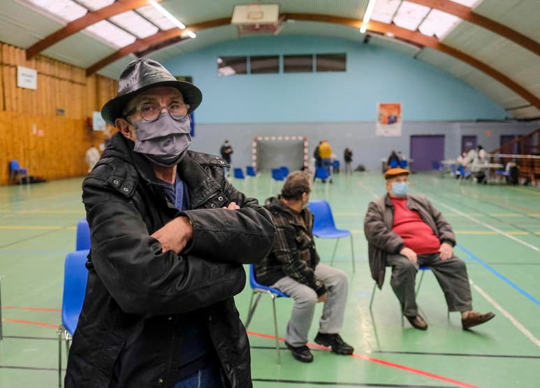 Francia registró este miércoles 17,615 nuevos contagios en las últimas 24 horas y 292 muertos en hospitales por coronavirus, que elevan a 2.4 millones el número de casos confirmados desde el inicio de la epidemia en el país y a 59,361 el de fallecimientos. (ARCHIVO)
