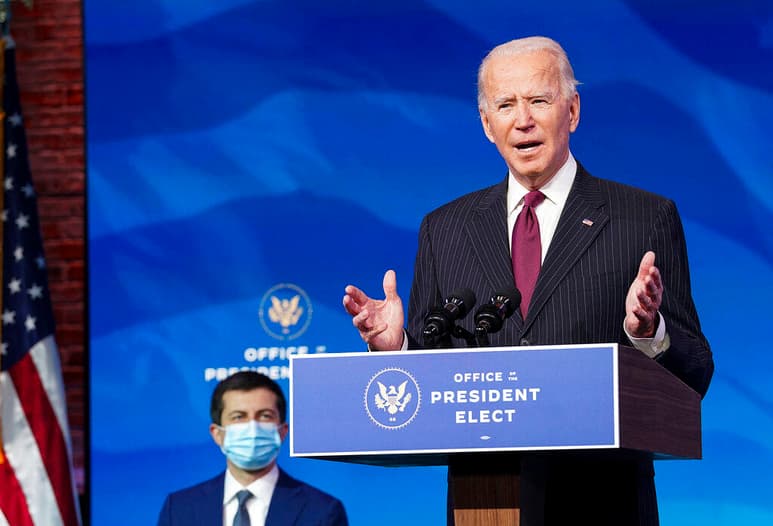 El vicepresidente Mike Pence y su esposa Karen serán vacunados el viernes contra el COVID-19, el presidente electo Joe Biden recibiría la vacuna la próxima semana. (AGENCIAS)