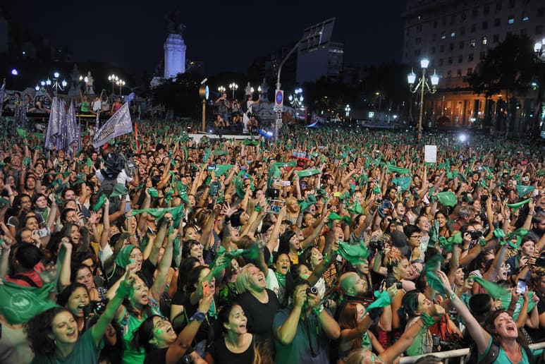 El proyecto para legalizar el aborto se debatirá en el pleno general del Senado argentino el 29 de diciembre próximo, después de que este jueves recibiera el visto bueno en comisión, confirmaron a Efe fuentes de la Cámara Alta. (ARCHIVO)