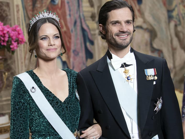 La casa real sueca informó que el príncipe Carl Philip y la princesa Sofía están esperando su tercer hijo. (Especial)