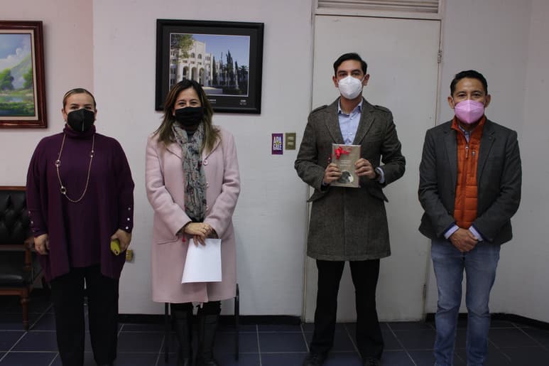 El joven José Miguel de Lara McGrath estudia la carrera de Administración en la FCA en Torreón. (CORTESÍA)
