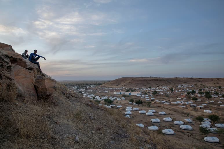 Vista general de un campo de refugiados etiopíes que se vieron forzados a desplazarse debido a los combates.