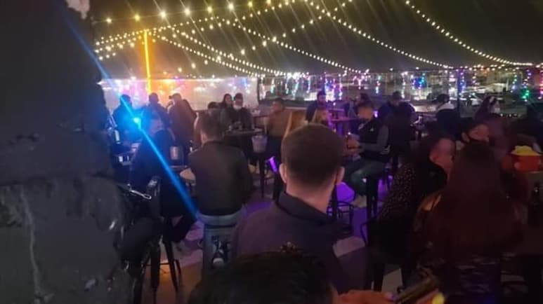 En el establecimiento se reportó una aglomeración de personas y no se estaba respetando adecuadamente la sana distancia.