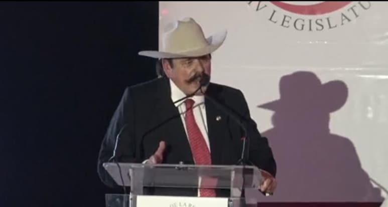 El senador Armando Guadiana, a través de su informe de actividades, manifestó este domingo que hará llegar un escrito donde pedirá licencia por tiempo indefinido para disputarse por la alcaldía de Saltillo. (ESPECIAL)