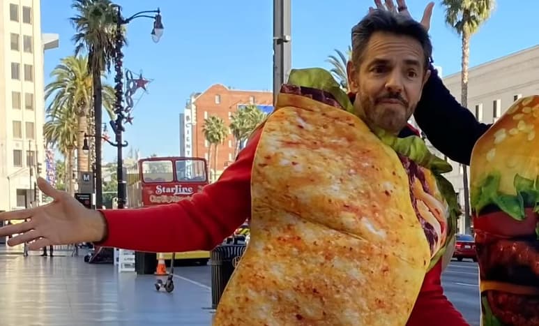 Lo que comenzó con un tinte cómico terminó con un giro de 180 grados, luego que Eugenio Derbez tuvo toda una experiencia en un video que realizó junto a su hijo José Eduardo y al youtuber Berth-Oh en las calles de Hollywood. (ESPECIAL)