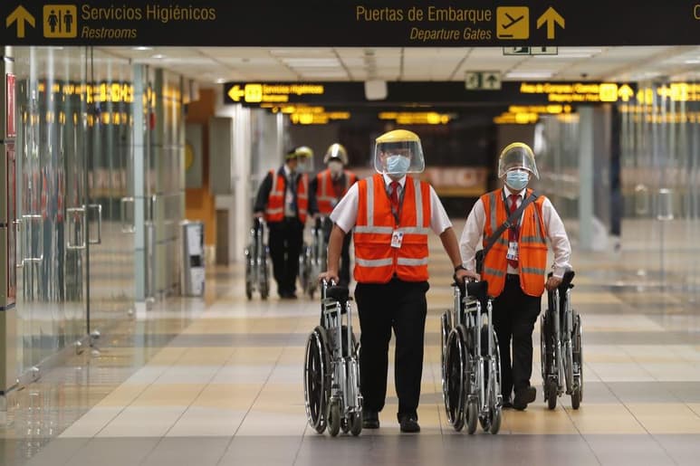 Perú interrumpió el lunes el ingreso de vuelos provenientes de Europa durante las próximas dos semanas y declaró al sistema epidemiológico en estado de alerta máxima.
(ARCHIVO)