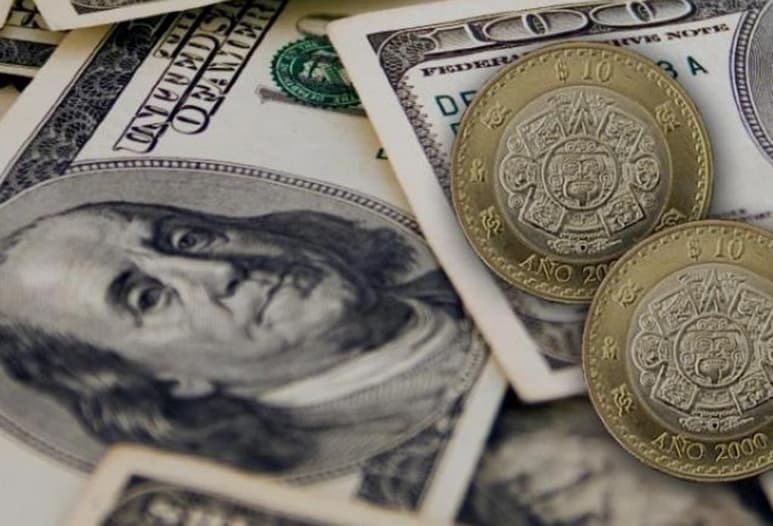 El peso, en los mercados internacionales inició la sesión con una depreciación de 2.37% o 47.2 centavos, cotizando alrededor de 20.42 pesos por dólar, con el tipo de cambio tocando un máximo de 20.66 pesos, siendo la mayor depreciación diaria del peso desde el 23 de septiembre, informó Banco Base.
(ARCHIVO)