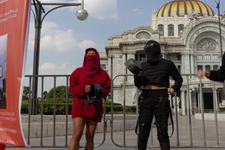 Un grupo de seis jóvenes denunció haber sido víctimas de acoso y abuso sexual por parte de un reconocido profesor de danza y exbailarín de la Compañía Nacional de Danza (CND) de México, además de haber recibido un mal trato de parte de la Fiscalía capitalina. (ESPECIAL)