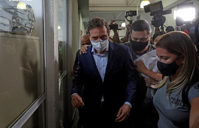 Marcelo Crivella fue acusado de participar en una red de corrupción, lo arrestaron y le conceden detención domiciliaria. (EFE)