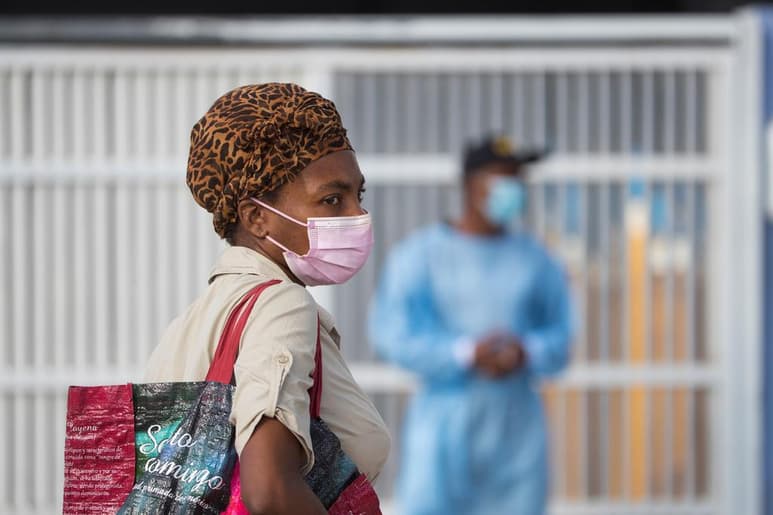 La República Dominicana llegó este miércoles a los 2,401 muertos por la COVID-19 después de que el Ministerio de Salud Pública notificara tres defunciones en las últimas 24 horas, mientras que los contagiados suman 162,496 tras el reporte de 566 nuevos casos. (ARCHIVO)