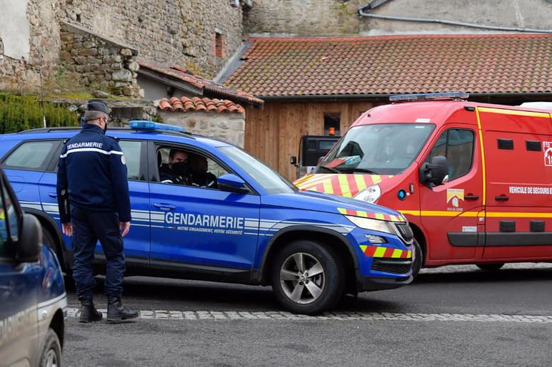 El hombre que esta madrugada asesinó a tres policías e hirió a un cuarto en el centro de Francia se suicidó tras cometer las muertes, anunció el fiscal responsable del caso. (ARCHIVO)