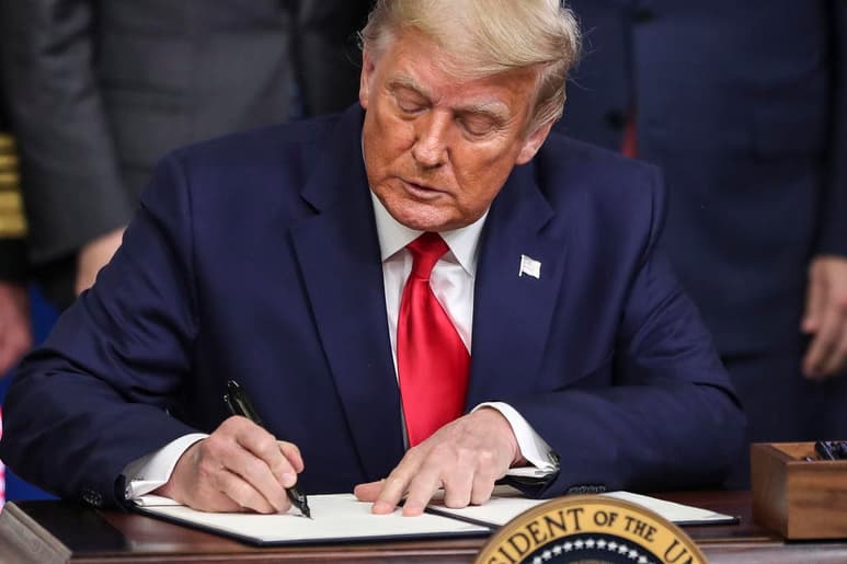 La Oficina de Derechos Humanos de la ONU criticó hoy el indulto que ha concedido el saliente presidente de Estados Unidos, Donald Trump, a cuatro agentes de seguridad militar privada que asesinaron a 14 civiles en Irak. (ARCHIVO)