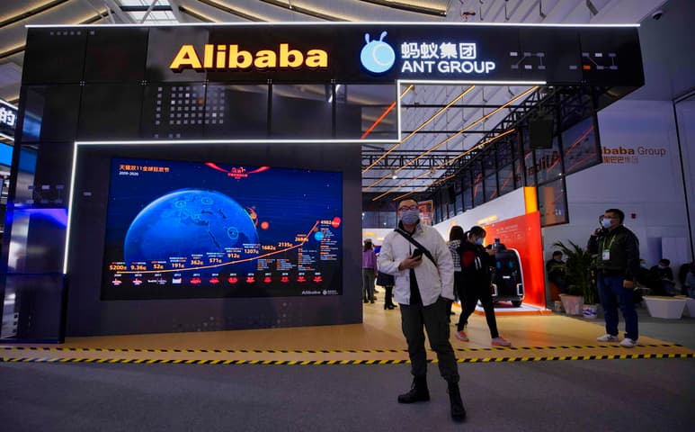 La Administración Estatal para la Regulación de Mercado de China está investigando al gigante del comercio electrónico chino Alibaba por supuestas prácticas monopolísticas, informó hoy la agencia estatal de noticias Xinhua. (ESPECIAL)