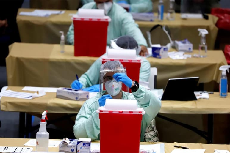Chile es el segundo país de la región en recibir las dosis de Pfizer/BioNTech, después de que México recibiera 3,000 dosis el miércoles. El medicamento está aprobado por el ente regulador estadounidense y su símil chileno.
(ARCHIVO)