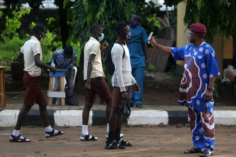 Una nueva variante del coronavirus ha llegado a Nigeria, informó el máximo funcionario de salud de África el jueves aunque advirtió que se necesita mayor investigación del asunto. (ARCHIVO)