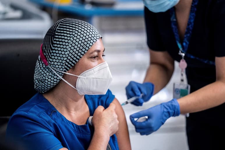 Varios países de América Latina ya recibieron dosis de Pfizer-BioNTech y otras empresas farmacéuticas e iniciaron sus procesos de vacunación. (EFE)
