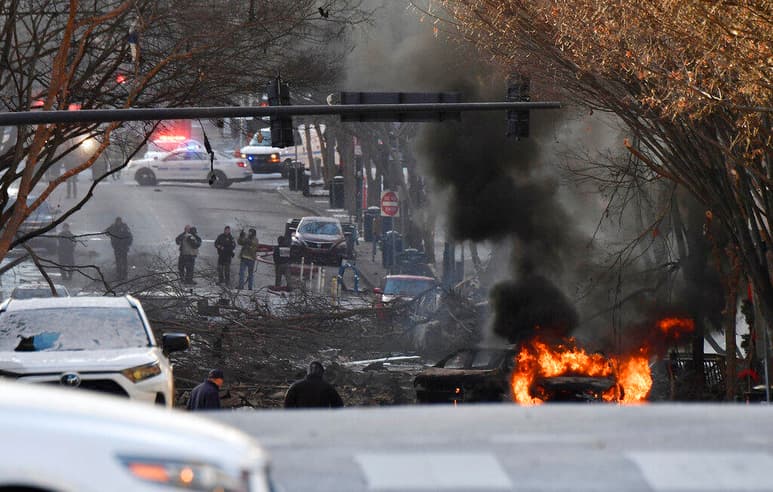La explosión que sacudió este viernes la ciudad de Nashville, en el estado de Tennessee en EUA (ESPECIAL)