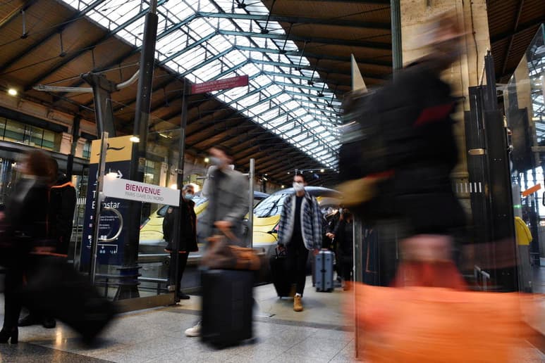 Francia registró el primer caso confirmado de la variante británica de la COVID-19 en un ciudadano que regresó a su país el pasado día 19 procedente de Londres, informó el ministerio de Salud. (ARCHIVO)