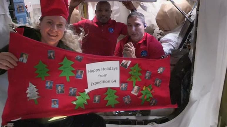 Los astronautas enviaron un mensaje por las fiestas decembrinas desde la EEI (Estación Espacial Internacional) en el espacio (CAPTURA)