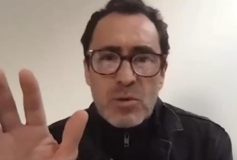 El actor lagunero Demián Bichir, mostró su postura a favor del presidente Andrés Manuel López Obrador durante una entrevista con Fernanda Familiar sobre su más reciente película, 'Cielo de Medianoche', la cual se estrenó en Netflix el pasado 23 de diciembre. (Especial)