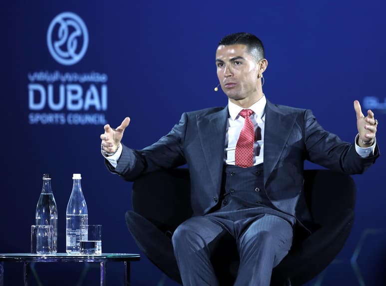 Esta mañana durante la gala Globe Soccer Awards se galardonó al portugués Cristiano Ronaldo como el mejor jugador del siglo XXl. (Especial)