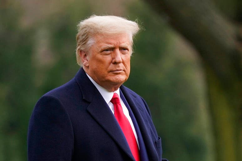 El presidente de Estados Unidos, Donald Trump, firmó este domingo el proyecto sobre ley de financiamiento gubernamental y alivio del COVID-19 por 2.3 billones de dólares. (AGENCIAS)