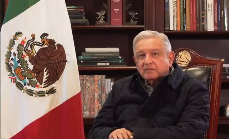 Andrés Manuel López Obrador, presidente de México, indicó a través de un video publicado en redes sociales este domingo, que en una primera fase se tienen disponibles 32 mil millones de pesos para comprar vacunas y aclaró que empresas particulares podrán comprar en l extranjero sin ningún impedimento. (ESPECIAL)