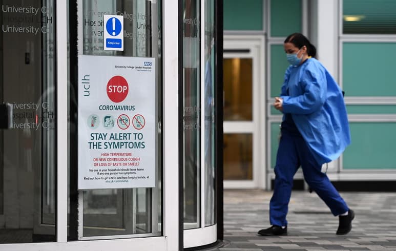 El Reino Unido registró este martes su máximo número de contagios por COVID en veinticuatro horas, con 53,135 nuevos casos, y otras 414 muertes causadas por la enfermedad, informó el Gobierno británico. (EFE)