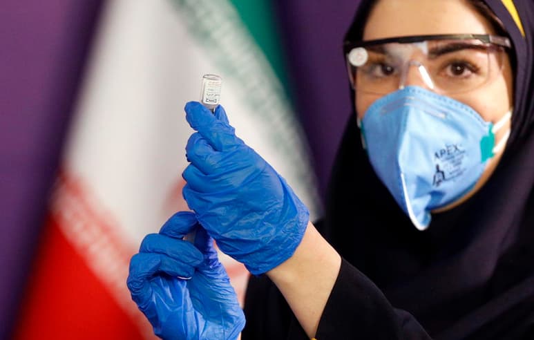 rán inició el martes el primer ensayo de su propia vacuna contra el coronavirus para averiguar si es eficaz y si no conlleva efectos secundarios, reportó la televisora estatal, aunque los detalles de su elaboración siguen siendo secretos. (EFE)