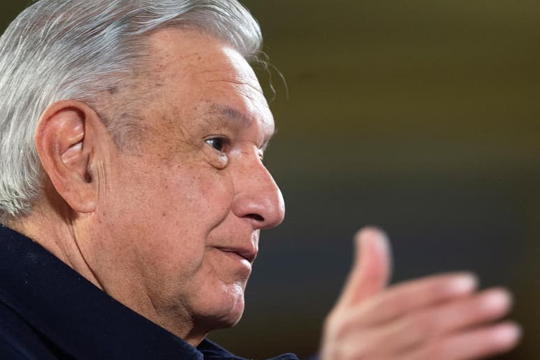 Tras dos años de cómodo gobierno, el presidente de México, Andrés Manuel López Obrador, vivirá en 2021 una prueba de fuego con las elecciones más grandes de la historia del país, en las que está en juego el control del Congreso, el dominio de casi la mitad de los estados y el futuro de su agenda de reformas. (EFE)