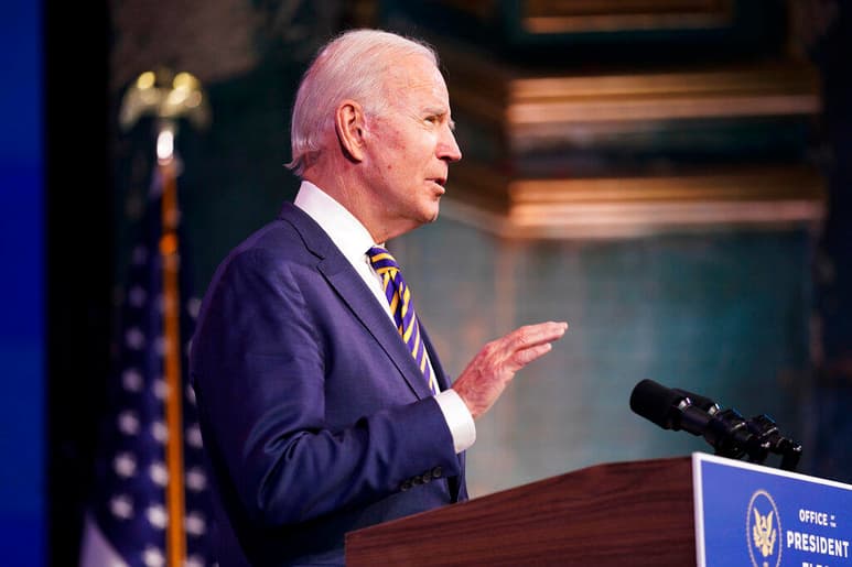 El presidente electo Joe Biden criticó el martes al gobierno del presidente Donald Trump por el ritmo de distribución de las vacunas contra el COVID-19 y afirmó que se está quedando rezagado. (AGENCIAS)
