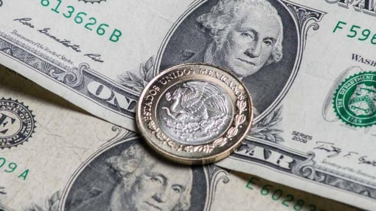 El peso mexicano se fortalece frente al dólar por la expectativa de que las vacunas contra el COVID-19 impulsen la recuperación económica global. (ARCHIVO)