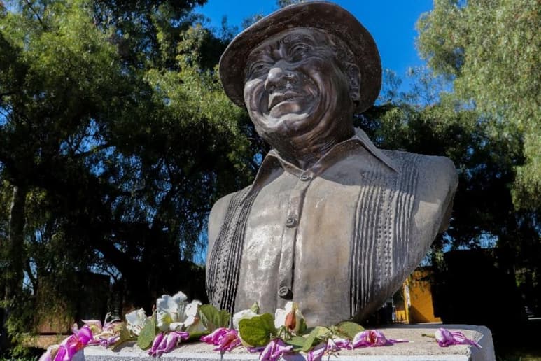 En medio de total hermetismo por parte de la familia del compositor yucateco Armando Manzanero Canché, se especuló acerca de futuros homenajes en su memoria que podrían ser en Bellas Artes, pero eso será cuando aminoren los riesgos de la pandemia del COVID-19. (Especial)