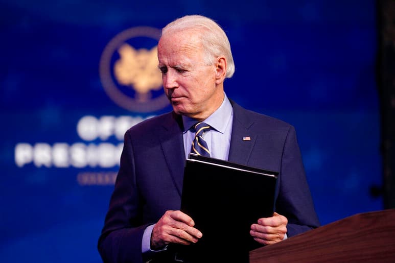 El senador republicano Josh Hawley, de Missouri, dijo el miércoles que presentará objeciones la semana próxima cuando el Congreso se reúna para ratificar la victoria del presidente electo Joe Biden en las urnas, lo que obligará a la Cámara de Representantes y al Senado a realizar votaciones que probablemente retrasarán —pero de ninguna manera alterarán— la certificación final de la victoria de Biden. (AGENCIAS)