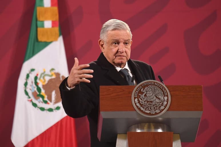 En conferencia de prensa, el titular del Ejecutivo federal señaló que se espera que los medicamentos comprados por medio del organismo internacional arriben a México en febrero o marzo del próximo año.
(EL UNIVERSAL)