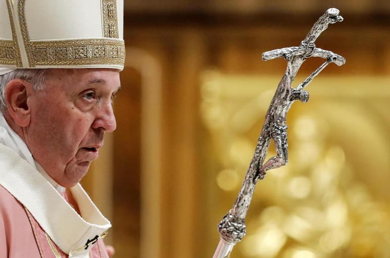 El papa Francisco no presidirá la misa de fin de año que se celebrará esta tarde en el Vaticano y tampoco la de Año Nuevo que tendrá lugar mañana, 1 de enero. (ARCHIVO)
