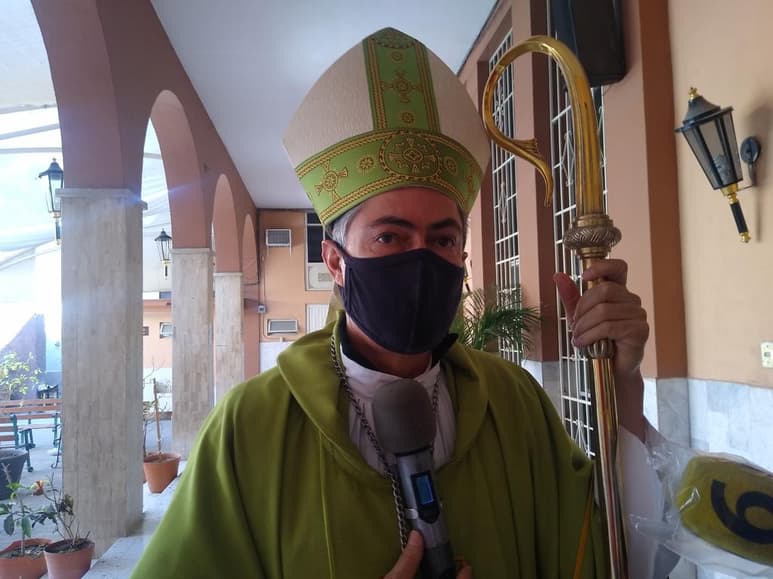 En su mensaje de año nuevo, el obispo de Torreón, Luis Martín Barraza Beltrán dijo que con la llegada de las vacunas contra el COVID-19 se asoma la esperanza pero advirtió que la crisis de salud durará buena parte de 2021 y la económica un poco más. (ARCHIVO)