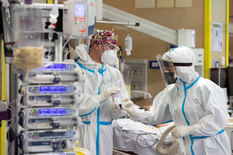 Estados Unidos alcanzó el viernes los 20 millones de casos de coronavirus, según datos de la Universidad Johns Hopkins. (ARCHIVO)