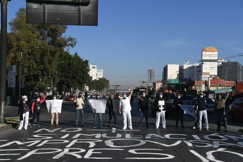 Trabajadores de la Salud se manifestaron a las afueras del hospital de La Raza (ESPECIAL)