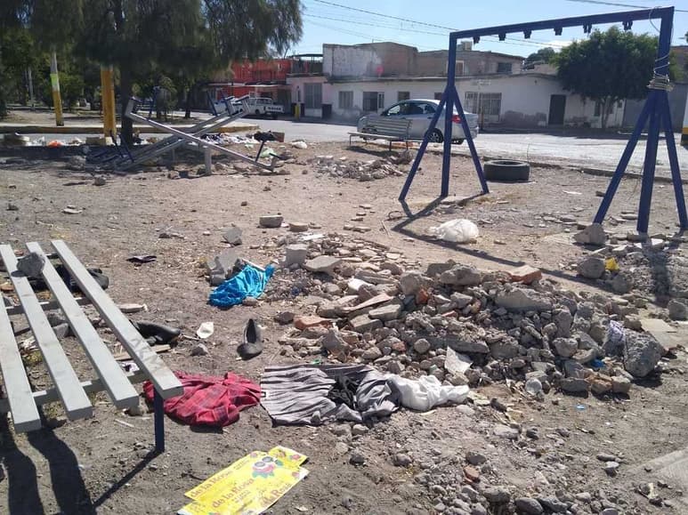 Vecinos de la colonia Moctezuma optan por ensuciar áreas verdes y de juegos infantiles.