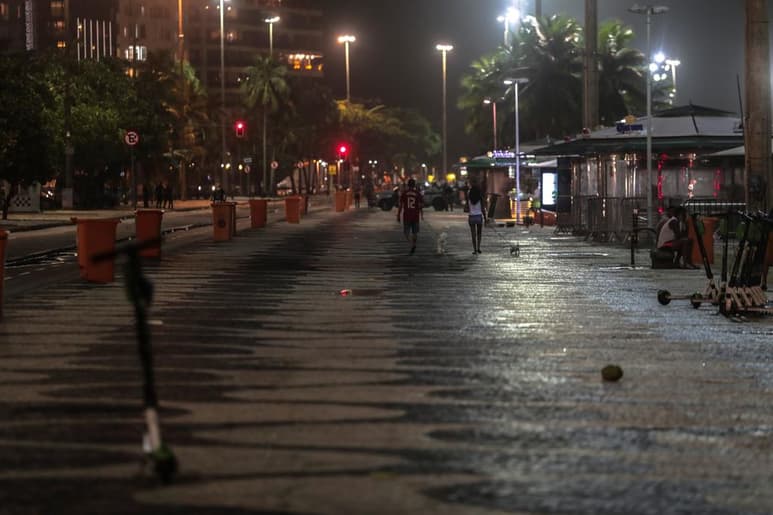 Brasil, uno de los tres países en el mundo más afectados por la pandemia del nuevo coronavirus en números absolutos junto a Estados Unidos e India, superó este domingo las 196,000 muertes relacionadas con la COVID-19, informó el Gobierno. (ESPECIAL) 