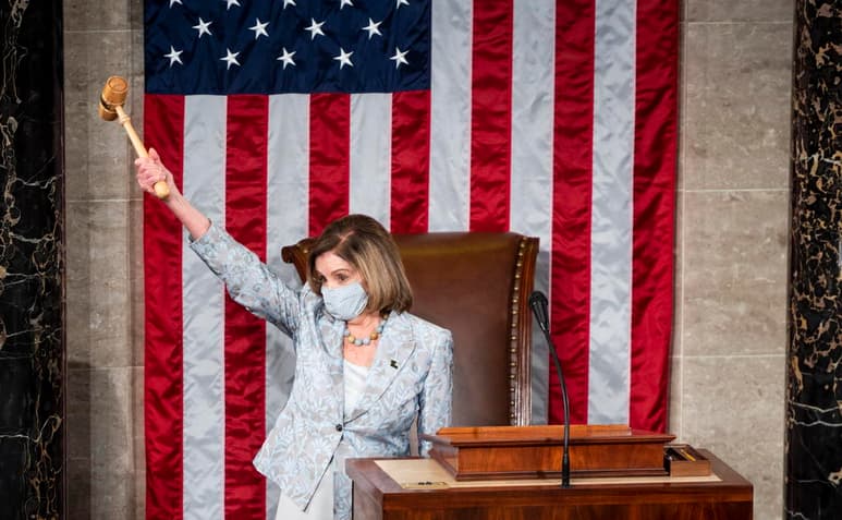 La demócrata Nancy Pelosi, recién elegida como presidenta de la Cámara de Representantes de Estados unidos, ha demostrado ser una líder astuta con una magnífica destreza para medir los tiempos políticos y para ganarle en su propio juego al presidente saliente, Donald Trump. (ESPECIAL) 