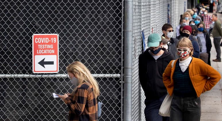 Estados Unidos llegó este domingo a los 20,614,190 casos confirmados y a 351,426 fallecidos por COVID-19, de acuerdo con el recuento independiente de la Universidad Johns Hopkins. (ESPECIAL)