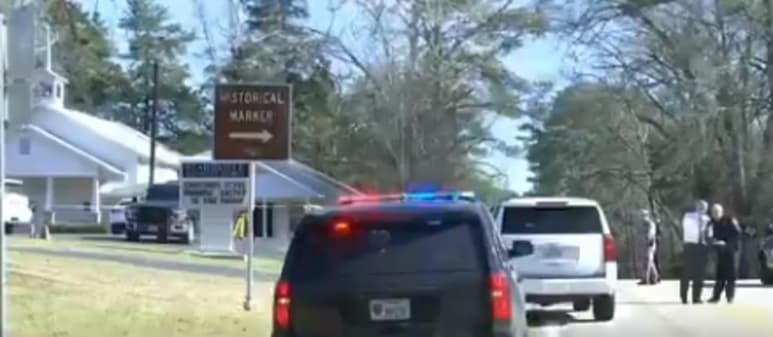 Un pastor fue muerto a tiros y dos personas resultaron heridas el domingo en una iglesia en el este de Texas cuando el primero confrontó a un hombre que se había escondido de la policía en el lugar durante la noche, dijeron las autoridades. (ESPECIAL)