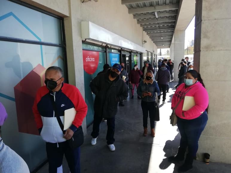 La molestia de los contribuyentes que han esperado por horas, es debido a la caída del sistema que se registró por la mañana. (EL SIGLO DE TORREÓN)